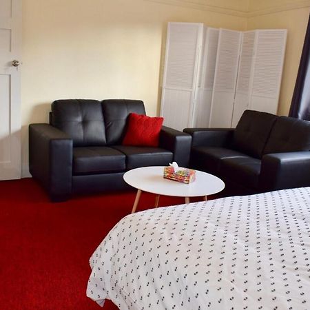Comfortable 3 Bedroom Apartment In Trendy Haberfield Sydney Bagian luar foto