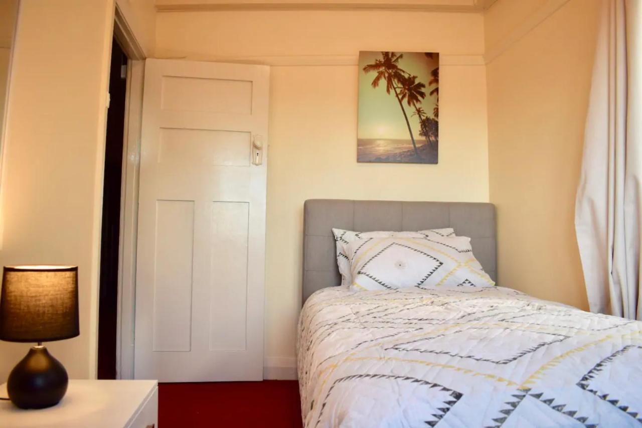 Comfortable 3 Bedroom Apartment In Trendy Haberfield Sydney Bagian luar foto